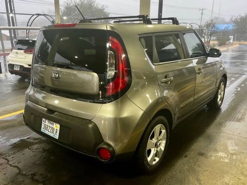 Used 2019 Kia Soul + image 4