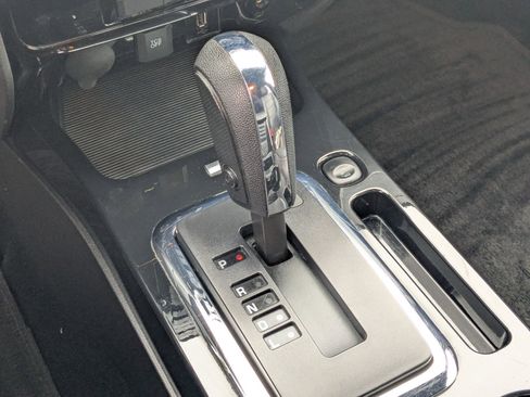 Used 2011 Ford Escape Limited image 23