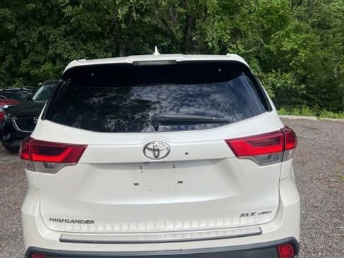 Used 2017 Toyota Highlander XLE w/ Protection Package #3 AWD/4WD image 10