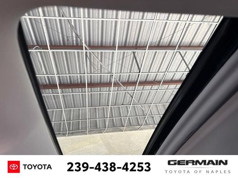 Used 2018 Toyota Avalon Touring FWD image 22
