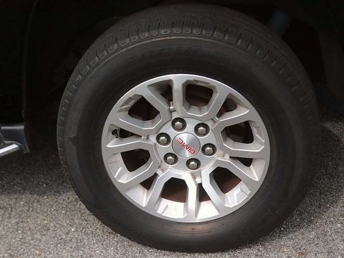 Used 2018 GMC Yukon SLE AWD/4WD image 9