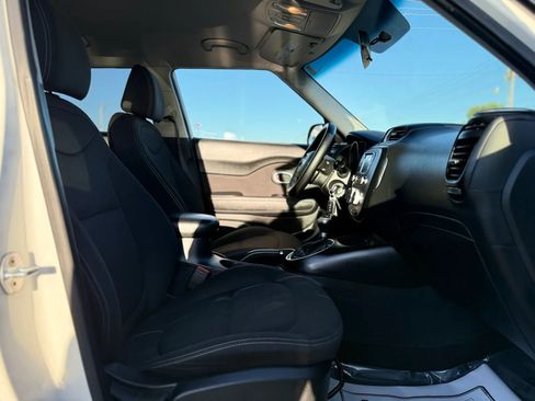 Used 2019 Kia Soul FWD image 35
