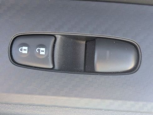 Used 2025 Nissan Altima 2.5 SV image 32