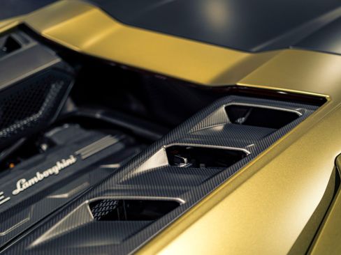 Used 2025 Lamborghini Revuelto AWD/4WD image 25