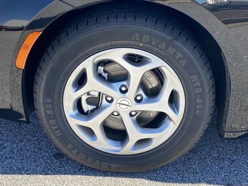 Certified 2023 Chrysler Pacifica Limited image 24