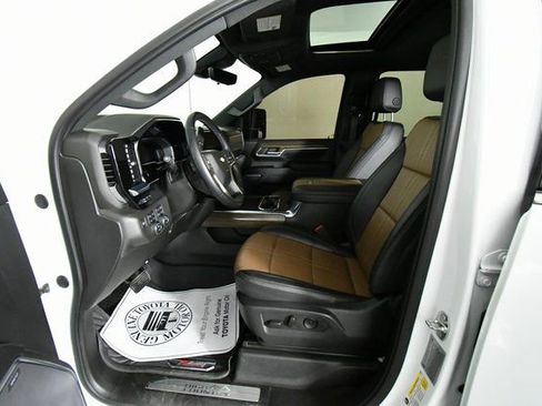 Used 2024 Chevrolet Silverado 3500 High Country w/ Technology Package image 5