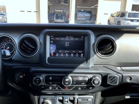Certified 2021 Jeep Gladiator Mojave AWD/4WD image 13