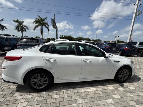 Used 2020 Kia Optima LX FWD image 9