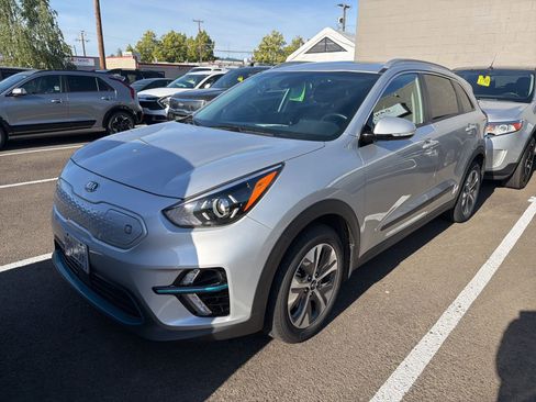 Used 2020 Kia Niro EX Premium w/ Cold Weather Package FWD image 1