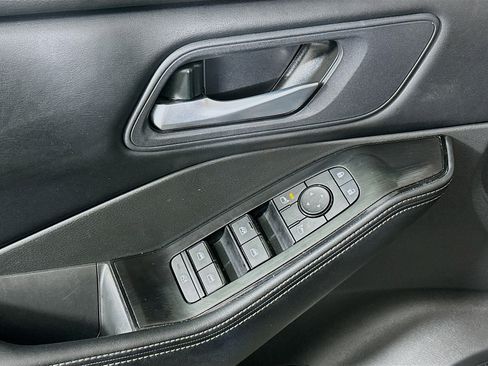 Used 2025 Nissan Rogue SV image 15