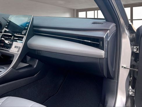 Used 2019 Toyota Avalon XLE image 25