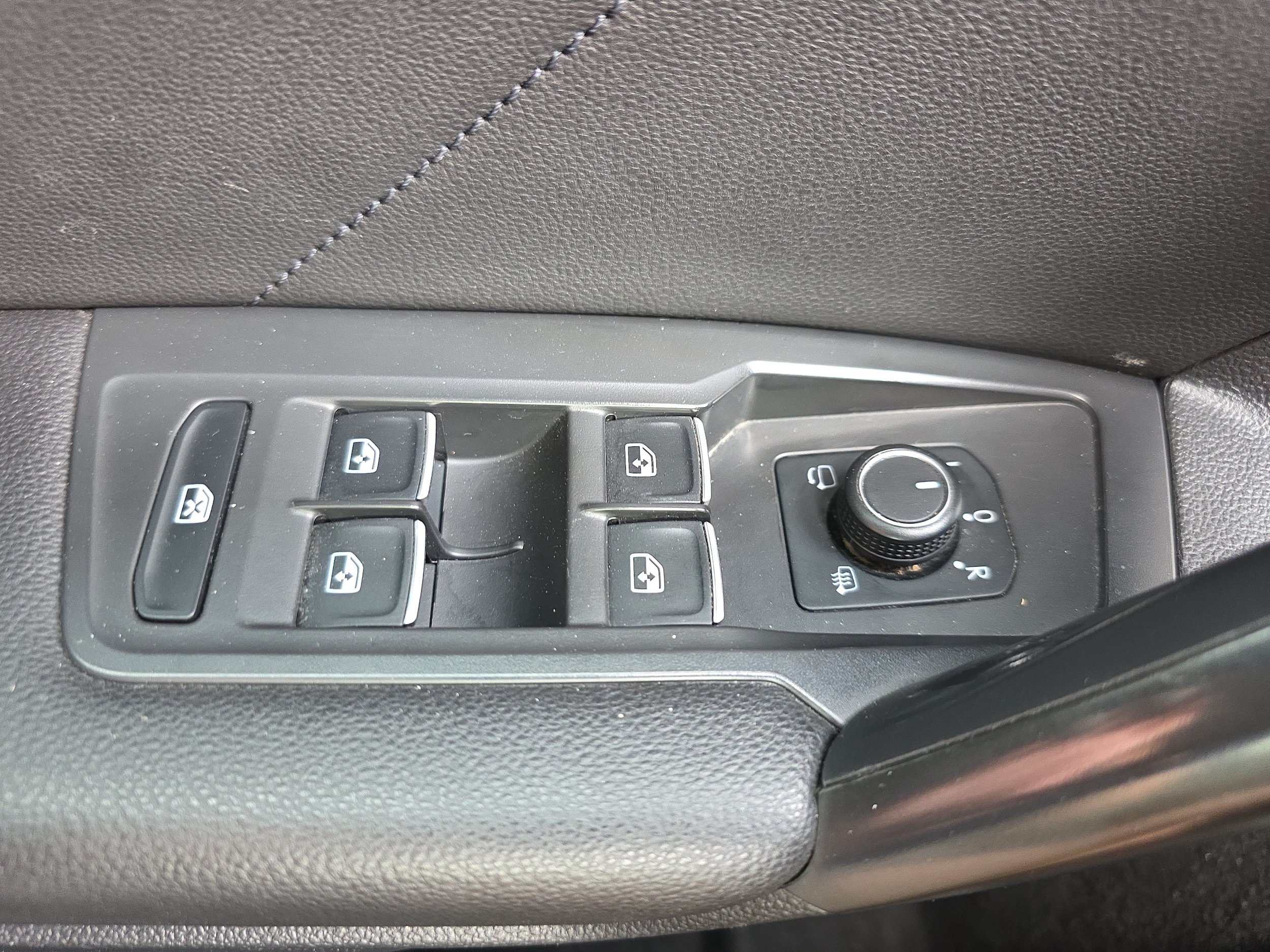 Used 2021 Volkswagen Tiguan SEL Premium R-Line AWD/4WD image 26