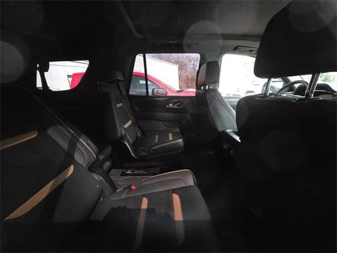 Used 2024 GMC Yukon AT4 w/ Technology Package image 11