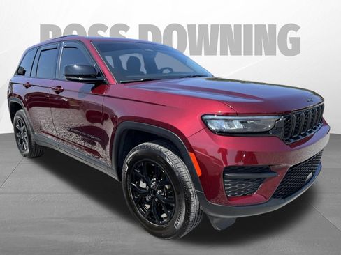 Used 2025 Jeep Grand Cherokee Altitude RWD image 3