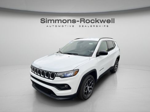 Used 2024 Jeep Compass Latitude AWD/4WD image 1