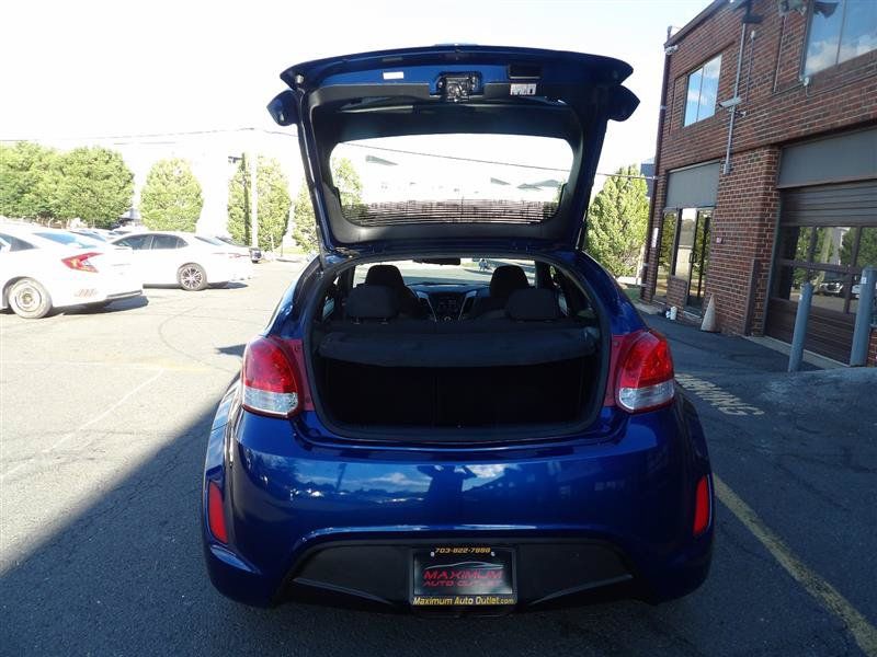Used 2017 Hyundai Veloster FWD image 15