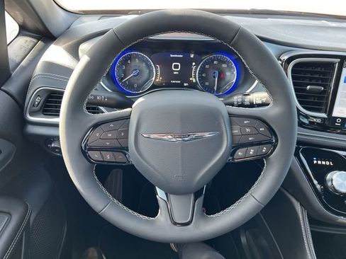 New 2026 Chrysler Pacifica Limited w/ S Appearance Package image 10