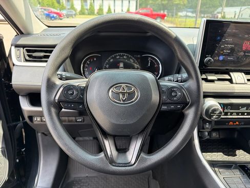 Used 2025 Toyota RAV4 XLE w/ Convenience Package AWD/4WD image 15