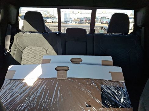 New 2026 RAM 1500 4x4 Crew Cab image 14