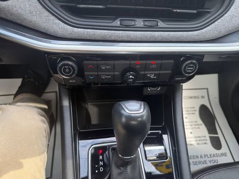 Used 2022 Jeep Compass Latitude w/ Sun and Sound Group AWD/4WD image 32