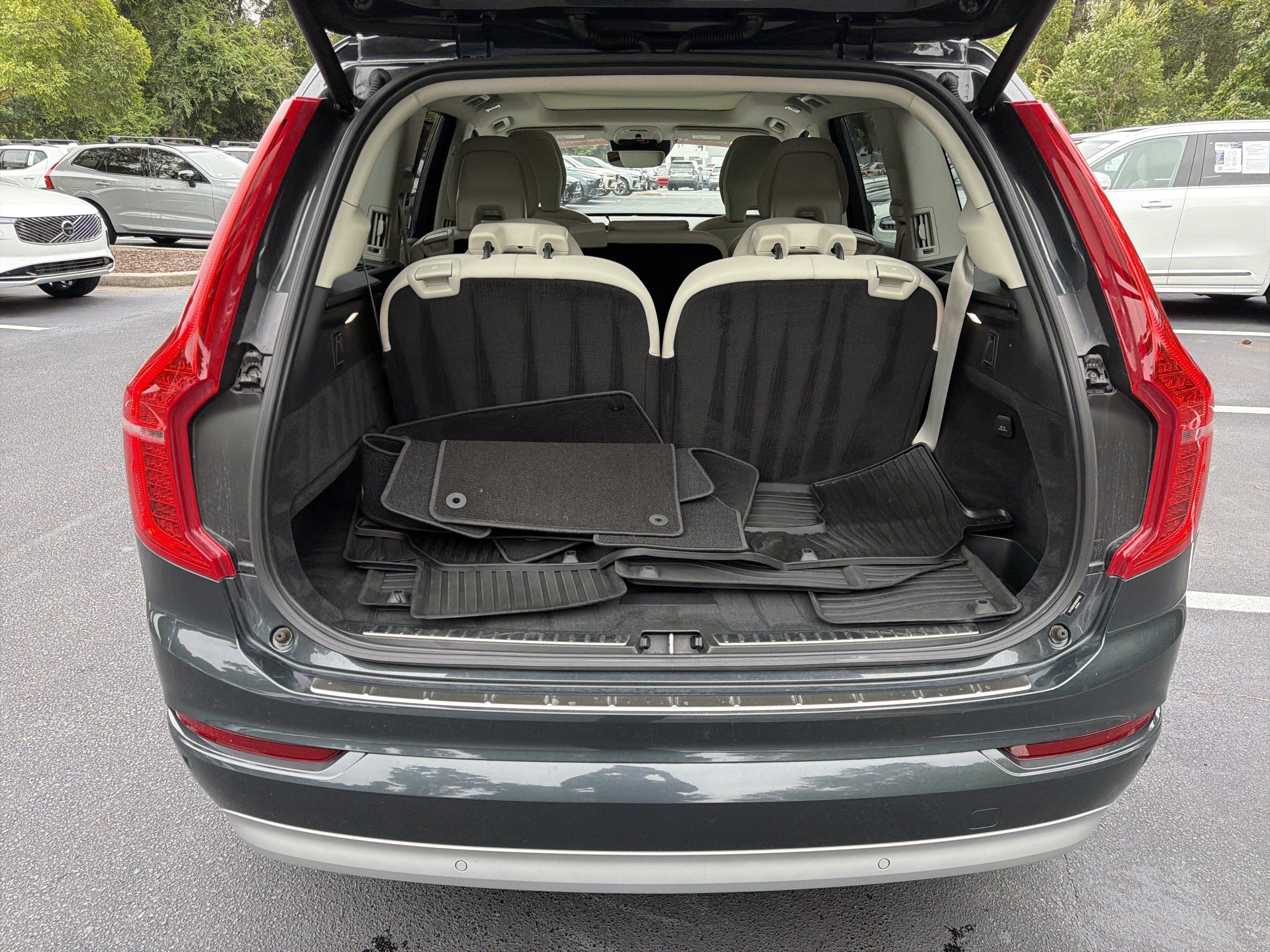 Used 2022 Volvo XC90 T5 Momentum w/ Advanced Package FWD image 34