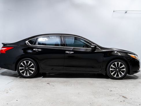 Used 2017 Nissan Altima 2.5 SV w/ Convenience Package FWD image 8
