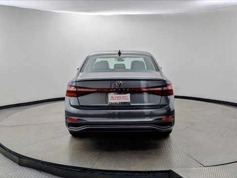 Used 2025 Volkswagen Jetta SE image 6