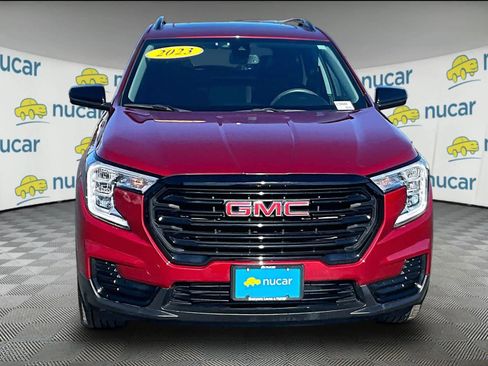 Used 2023 GMC Terrain SLE w/ Driver Convenience Package image 2