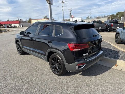 Used 2024 Volkswagen Taos SE w/ Panoramic Sunroof Package image 6