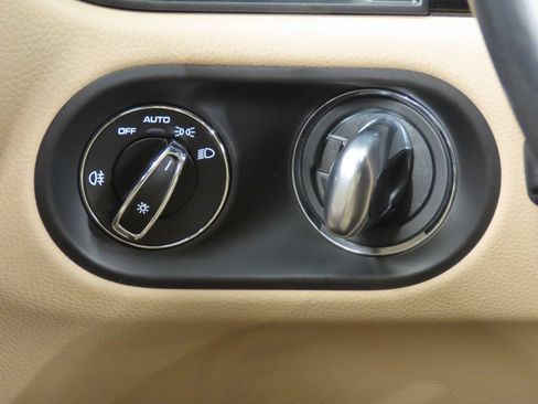 Certified 2024 Porsche Macan AWD/4WD image 22