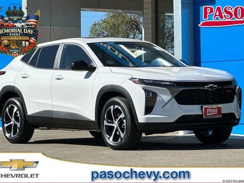 New 2026 Chevrolet Trax RS w/ Sunroof Package FWD image 1