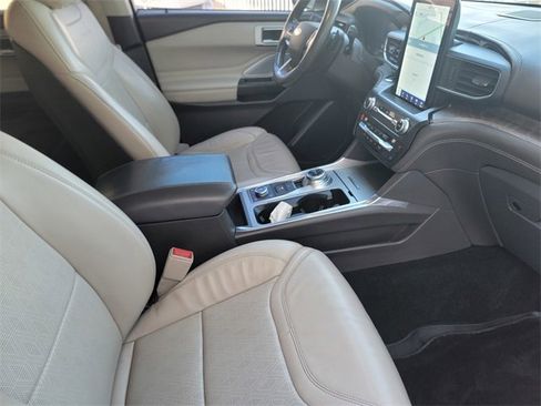 Used 2020 Ford Explorer Platinum w/ Premium Technology Package image 20