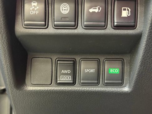 Used 2020 Nissan Rogue SV AWD/4WD image 34