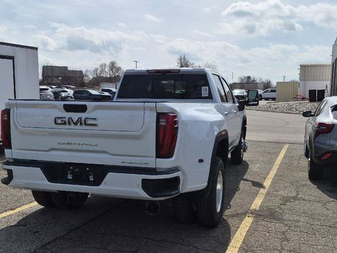 Used 2026 GMC Sierra 3500 Denali Ultimate image 3
