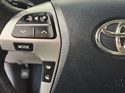 Used 2013 Toyota Highlander Limited AWD/4WD image 17