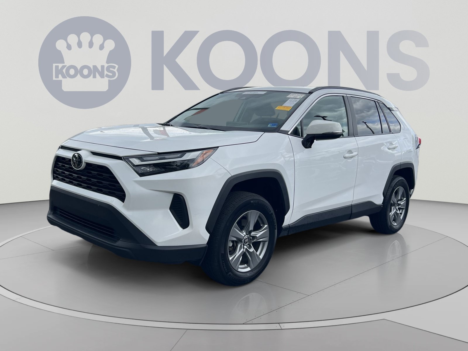 Used 2025 Toyota RAV4 XLE AWD/4WD image 1