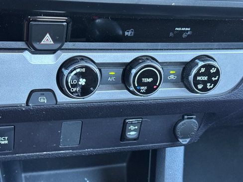 Used 2018 Toyota Tacoma SR RWD image 18