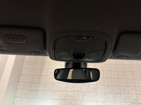 Used 2020 Jeep Cherokee Limited image 28