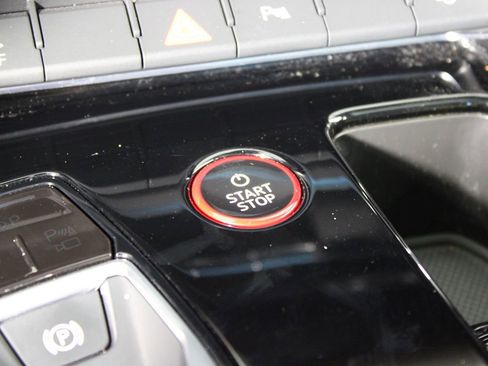 Used 2023 Audi e-tron GT Premium Plus image 28