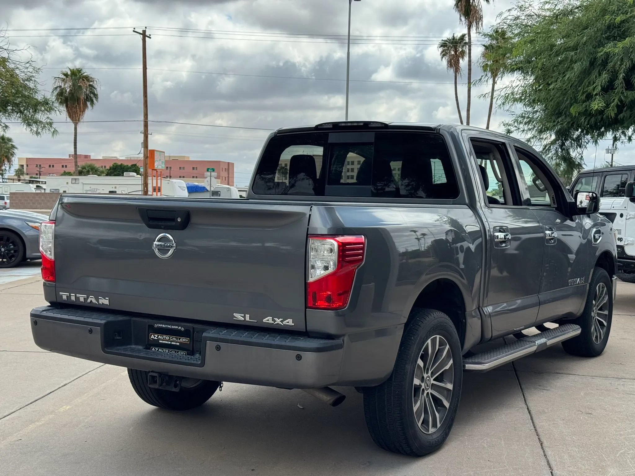 Used 2017 Nissan Titan SL AWD/4WD image 5