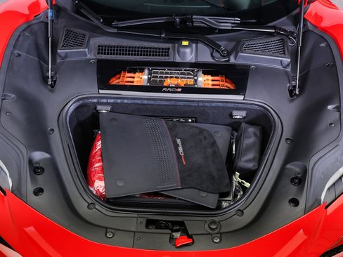 Used 2025 Ferrari SF90 Spider Base image 29