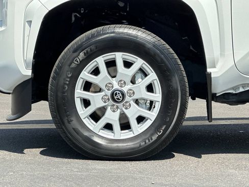 Used 2024 Toyota Tacoma SR5 AWD/4WD image 22