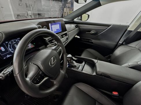 Used 2023 Lexus ES 250 w/ Premium Package image 4