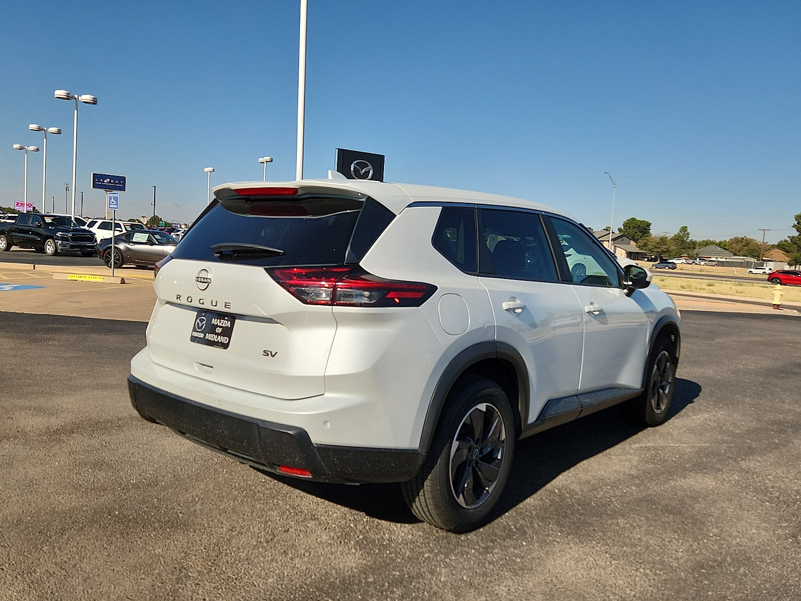 Used 2024 Nissan Rogue SV FWD image 5