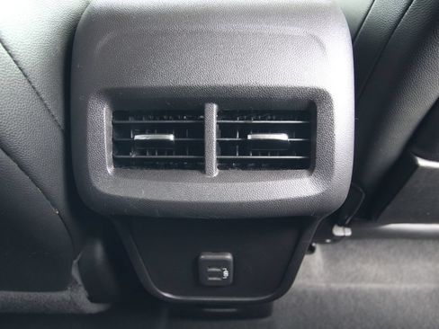 Used 2024 GMC Terrain SLT FWD image 34