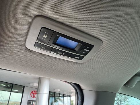 Used 2020 Toyota Sienna XLE Premium image 13