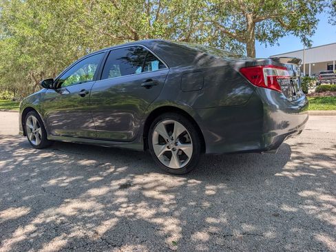 Used 2013 Toyota Camry SE w/ Convenience Pkg FWD image 5