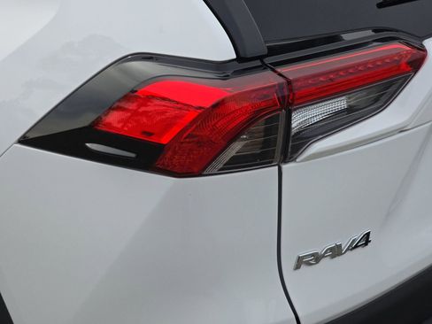 Used 2025 Toyota RAV4 XLE image 40