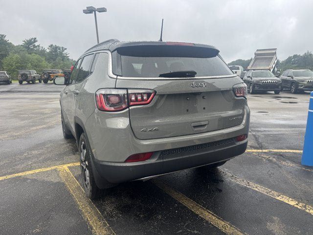 Used 2023 Jeep Compass Limited AWD/4WD image 3