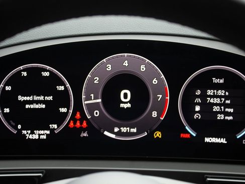 Used 2024 Porsche Cayenne w/ Premium Package image 15